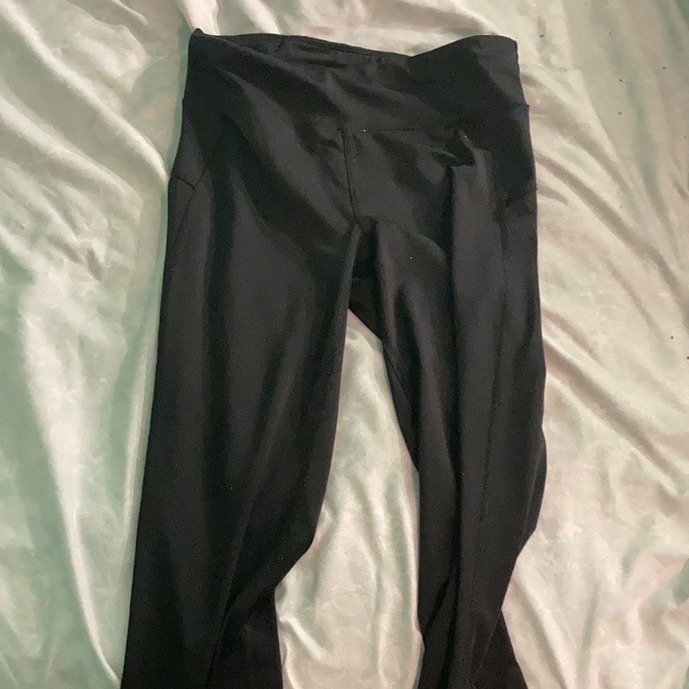 Black capri workout leggings
